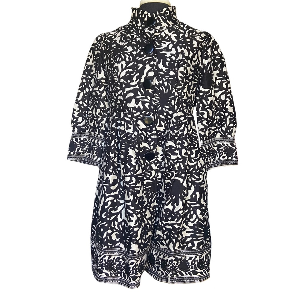 Black and White Floral Print Fit and Flare Lightweight Coat Women’s Medium
